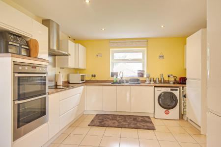 4 bedroom Detached house for sale in Staxton Drive Kingsway, Quedgeley, Gloucester, GL2