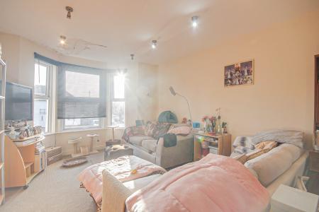 4 bedroom Semi-detached house for sale in Stroud Road, Linden, Gloucester, GL1