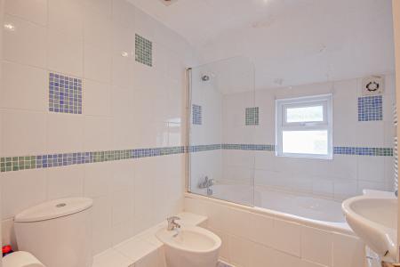 4 bedroom Semi-detached house for sale in Stroud Road, Linden, Gloucester, GL1