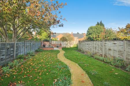 4 bedroom Semi-detached house for sale in Stroud Road, Linden, Gloucester, GL1