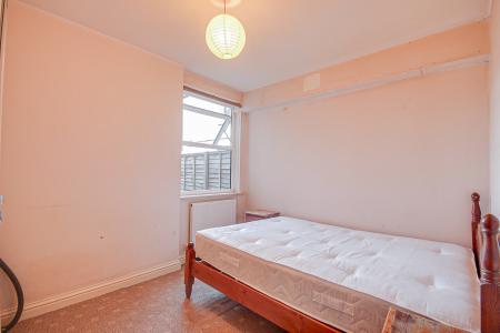 4 bedroom Semi-detached house for sale in Stroud Road, Linden, Gloucester, GL1