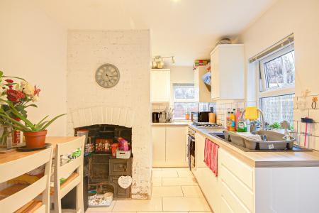 2 bedroom End of terrace house for sale in Swan Road, Kingsholm, Gloucester, GL1
