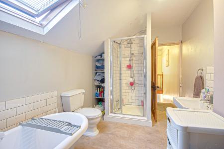 2 bedroom End of terrace house for sale in Swan Road, Kingsholm, Gloucester, GL1