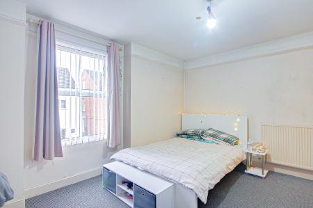 2 bedroom End of terrace house for sale in Swan Road, Kingsholm, Gloucester, GL1