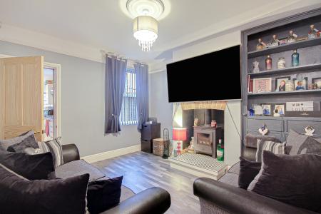 2 bedroom End of terrace house for sale in Swan Road, Kingsholm, Gloucester, GL1