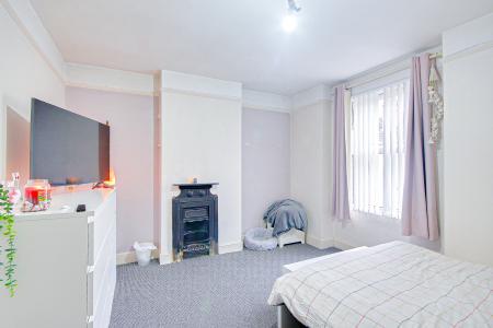 2 bedroom End of terrace house for sale in Swan Road, Kingsholm, Gloucester, GL1