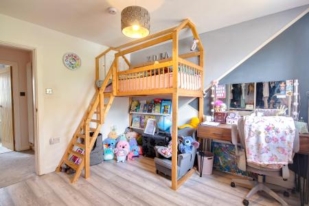 3 bedroom Semi-detached house for sale in Taylors Ground, Gloucester, GL2