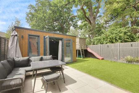 3 bedroom Semi-detached house for sale in Taylors Ground, Gloucester, GL2