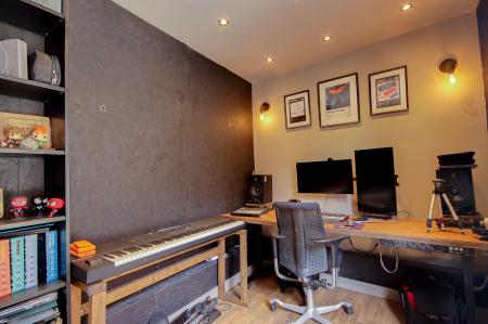 3 bedroom Semi-detached house for sale in Taylors Ground, Gloucester, GL2