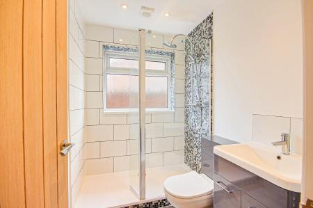 2 bedroom Bungalow for sale in The Holly Grove, Quedgeley, Gloucester, GL2