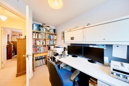 5 bedroom Detached house for sale in The Maples, Abbeymead, Gloucester, GL4