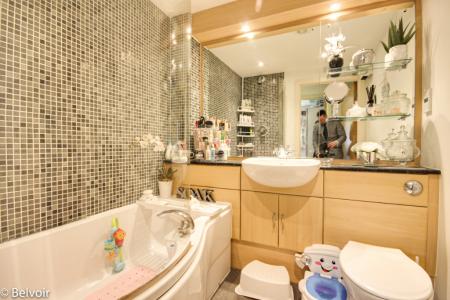 2 bedroom Flat for sale in Vestry Gardens, Coney Hill, Gloucester, GL4