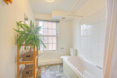 2 bedroom Flat for sale in Victoria House, Mayhill Way, Gloucester, GL1