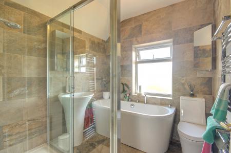 4 bedroom Detached house for sale in Waverley Road, Longlevens, Gloucester, GL2