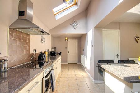 3 bedroom Semi-detached house for sale in Weavers Road, Quedgeley, Gloucester, GL2