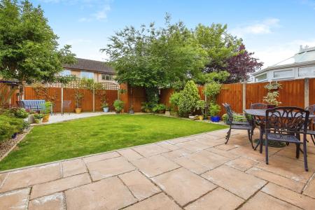 4 bedroom Semi-detached house for sale in Weavers Road, Quedgeley, Gloucester, GL2