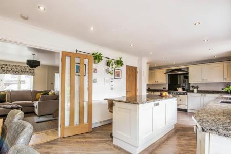 4 bedroom Semi-detached house for sale in Weavers Road, Quedgeley, Gloucester, GL2