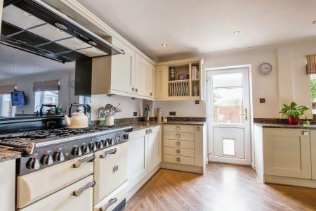 4 bedroom Semi-detached house for sale in Weavers Road, Quedgeley, Gloucester, GL2