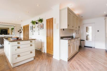 4 bedroom Semi-detached house for sale in Weavers Road, Quedgeley, Gloucester, GL2