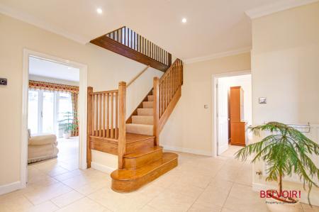 5 bedroom Detached house for sale in Wood Mews, Over, Gloucester, GL2