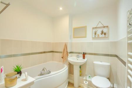 2 bedroom Flat for sale in Watermint Drive, Tuffley, Gloucester, GL4