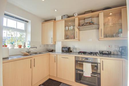 2 bedroom Flat for sale in Watermint Drive, Tuffley, Gloucester, GL4