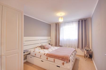 2 bedroom Flat for sale in Watermint Drive, Tuffley, Gloucester, GL4