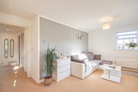 2 bedroom Flat for sale in Watermint Drive, Tuffley, Gloucester, GL4