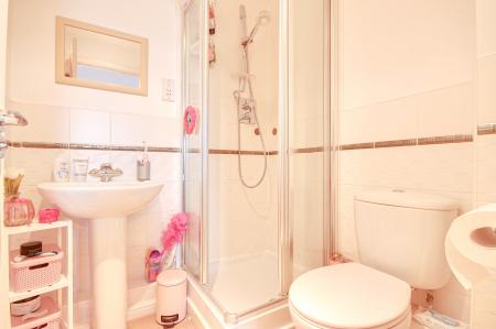 2 bedroom Flat for sale in Watermint Drive, Tuffley, Gloucester, GL4