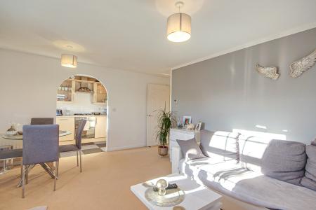 2 bedroom Flat for sale in Watermint Drive, Tuffley, Gloucester, GL4
