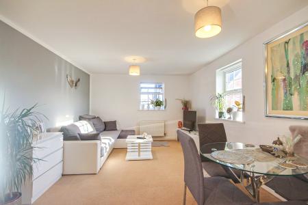 2 bedroom Flat for sale in Watermint Drive, Tuffley, Gloucester, GL4