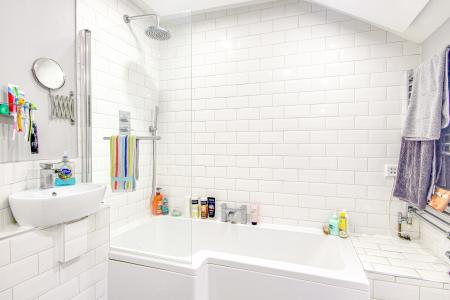 3 bedroom Semi-detached house for sale in Elmbridge Road, Elmbridge, Gloucester, GL2