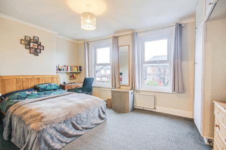 3 bedroom Semi-detached house for sale in Elmbridge Road, Elmbridge, Gloucester, GL2