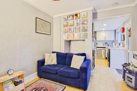 3 bedroom Semi-detached house for sale in Elmbridge Road, Elmbridge, Gloucester, GL2