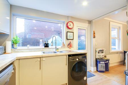 3 bedroom Semi-detached house for sale in Elmbridge Road, Elmbridge, Gloucester, GL2