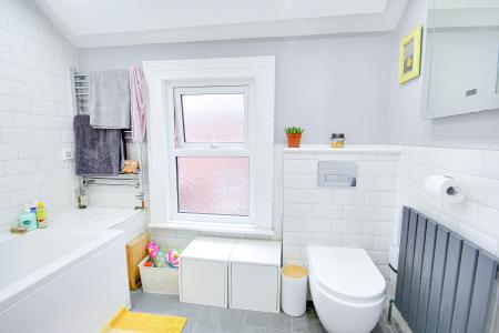 3 bedroom Semi-detached house for sale in Elmbridge Road, Elmbridge, Gloucester, GL2