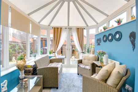 3 bedroom Semi-detached house for sale in Stanbridge Way, Quedgeley, Gloucester, GL2