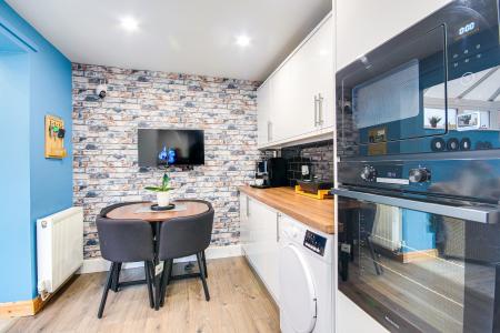 3 bedroom Semi-detached house for sale in Stanbridge Way, Quedgeley, Gloucester, GL2