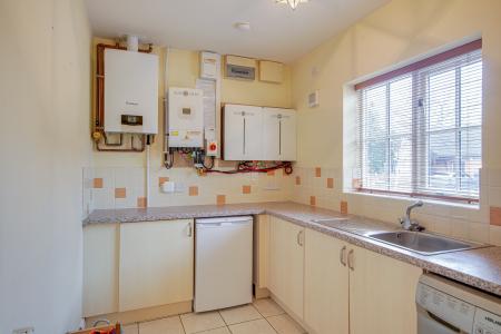 6 bedroom Detached house for sale in Church Road, Leonard Stanley, Stonehouse, GL10