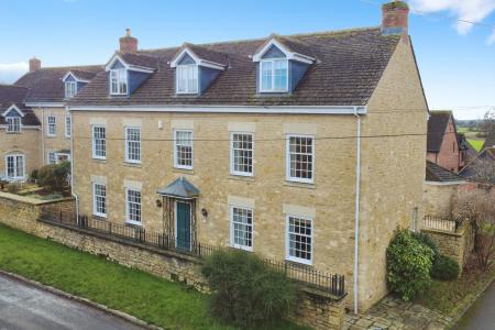 6 bedroom Detached house for sale in Church Road, Leonard Stanley, Stonehouse, GL10