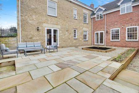 6 bedroom Detached house for sale in Church Road, Leonard Stanley, Stonehouse, GL10