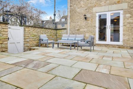 6 bedroom Detached house for sale in Church Road, Leonard Stanley, Stonehouse, GL10