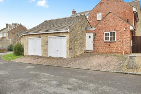 6 bedroom Detached house for sale in Church Road, Leonard Stanley, Stonehouse, GL10