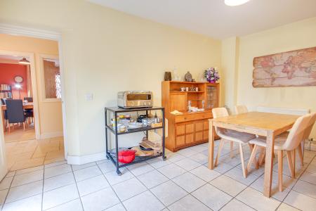 6 bedroom Detached house for sale in Church Road, Leonard Stanley, Stonehouse, GL10