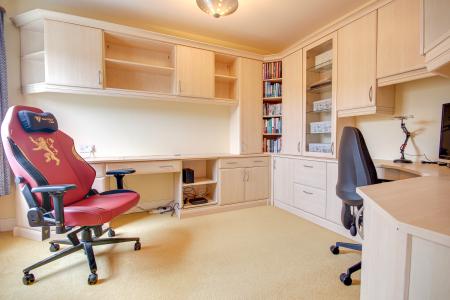 6 bedroom Detached house for sale in Church Road, Leonard Stanley, Stonehouse, GL10