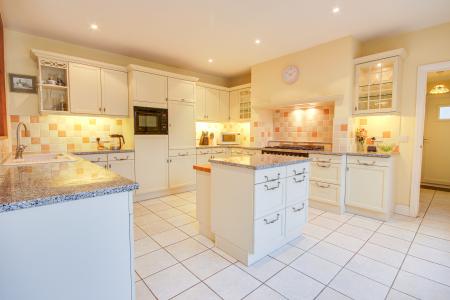 6 bedroom Detached house for sale in Church Road, Leonard Stanley, Stonehouse, GL10