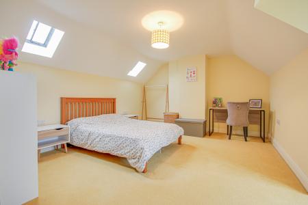 6 bedroom Detached house for sale in Church Road, Leonard Stanley, Stonehouse, GL10