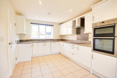4 bedroom Detached house to let in Lassington Lane, Highnam, Gloucester, GL2