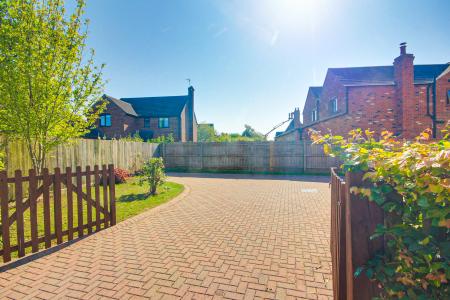 4 bedroom Detached house to let in Lassington Lane, Highnam, Gloucester, GL2