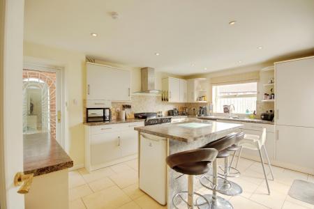 4 bedroom Semi-detached house to let in Soren Larsen Way, Hempsted, Gloucester, GL2